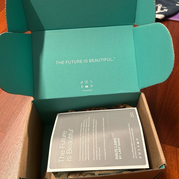 Haus Labs by Lady Gaga: Medium Coverage Foundation

200 Light Medium Natural - Picture 2 of 3